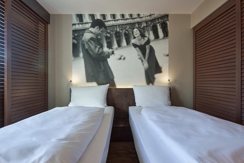 اتاق استاندارد با چشم‌انداز دریا, Auberge Discovery Bay Hong Kong