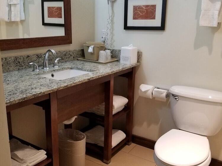 سوییت, Comfort Suites Farmington