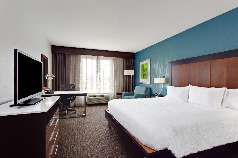 اتاق استاندارد با تخت بزرگ, Hilton Garden Inn Victoria