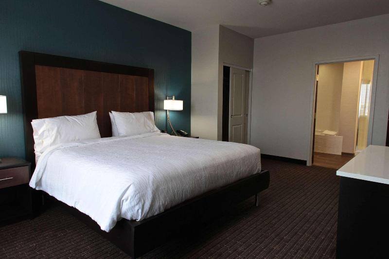 سوئیت با تخت بزرگ, Hilton Garden Inn Victoria