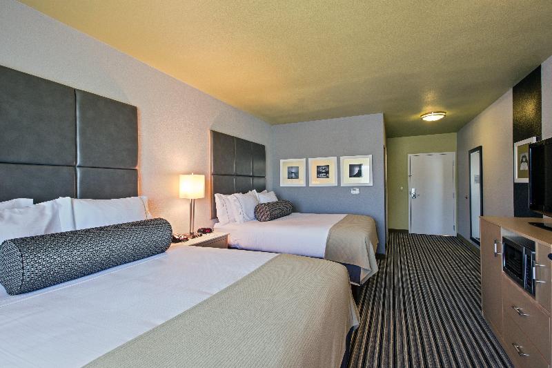 اتاق استاندارد با تخت دو نفره بزرگ برای معلولان, Holiday Inn Express & Suites Carlisle