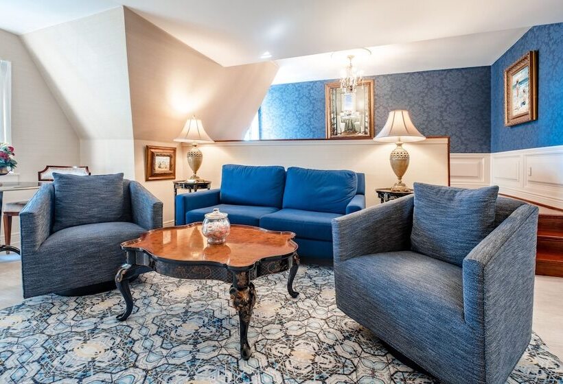 سوئیت 2 خوابه, Red Coach Inn