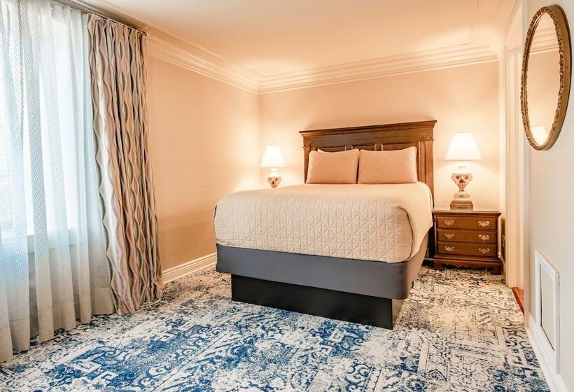سوئیت 2 خوابه, Red Coach Inn