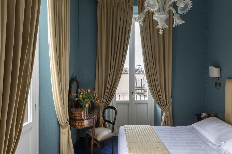 Superior Room with Balcony, Scalinata Di Spagna