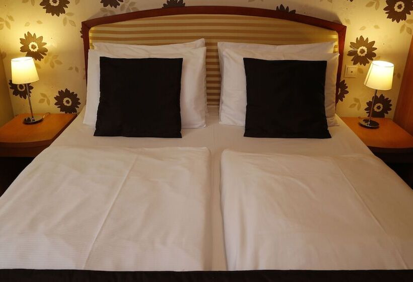 اتاق استاندارد, Six Inn Hotel Budapest