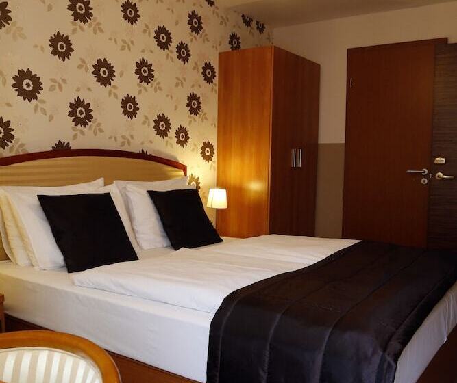 اتاق استاندارد, Six Inn Hotel Budapest