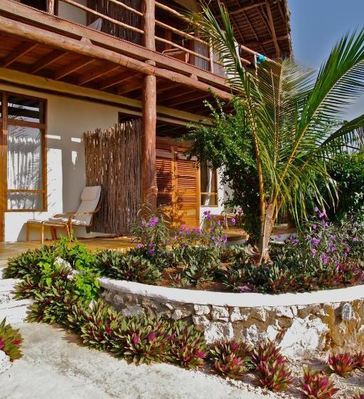سوییت لوکس, Sunshine Marine Lodge