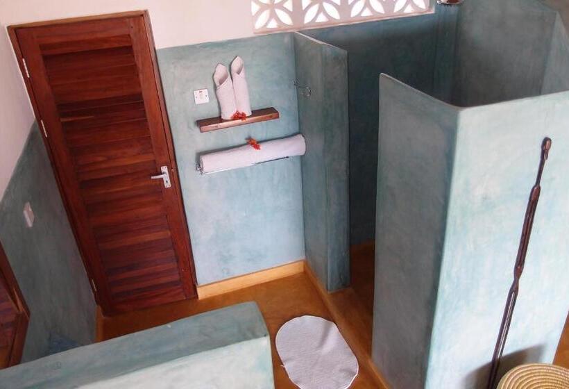 سوییت لوکس, Sunshine Marine Lodge