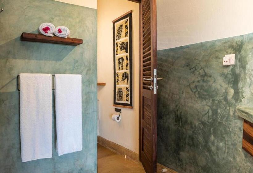 سوییت لوکس, Sunshine Marine Lodge
