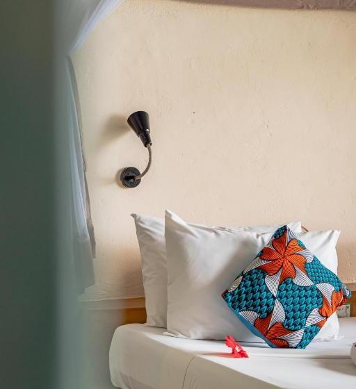 سوییت, Sunshine Marine Lodge