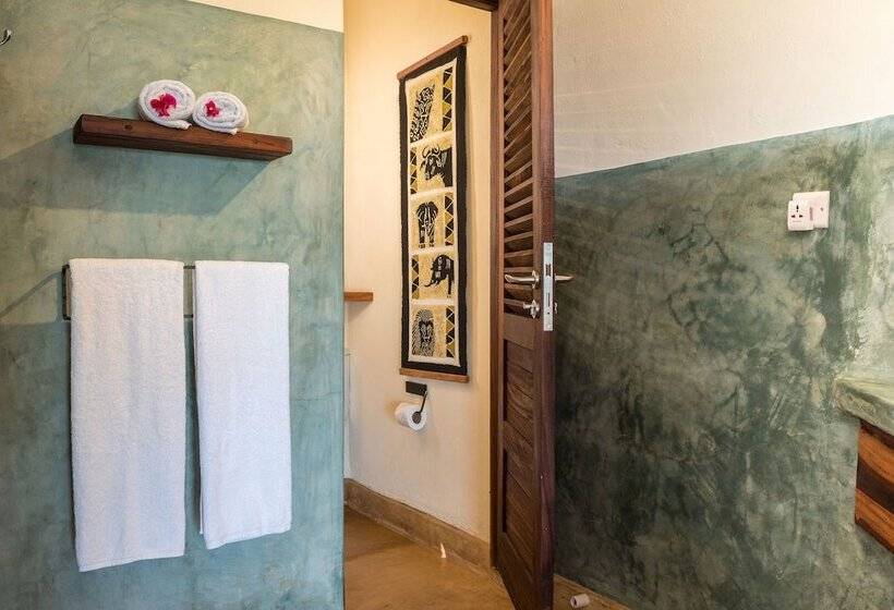 سوییت لوکس, Sunshine Marine Lodge
