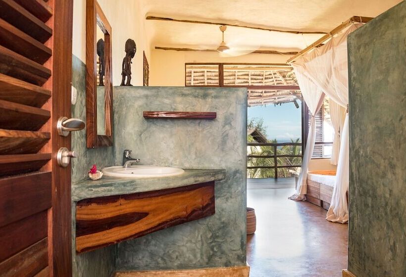 سوییت لوکس, Sunshine Marine Lodge