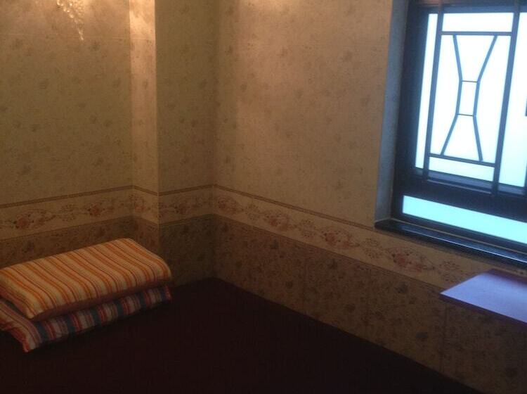Economy Quadruple Room, Kowloon Youth Village Tsim Sha Tsui 九龙青年公寓