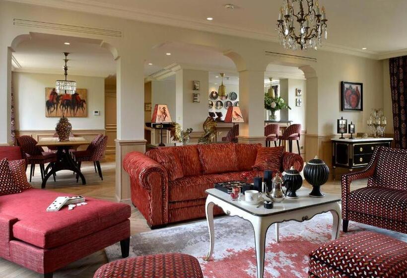 سوئیت پرزیدنت, Villa Lara