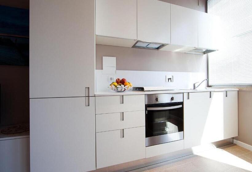استودیوی کلاسیک, La Farina Apartments