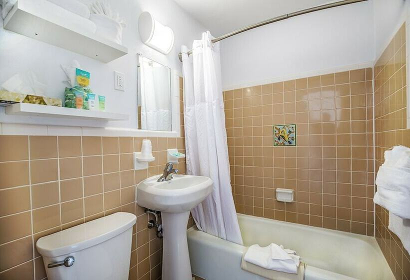 سوییت خانوادگی, Paradise Oceanfront Resort