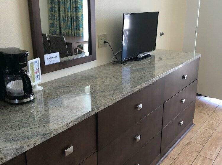 سوییت خانوادگی, Paradise Oceanfront Resort