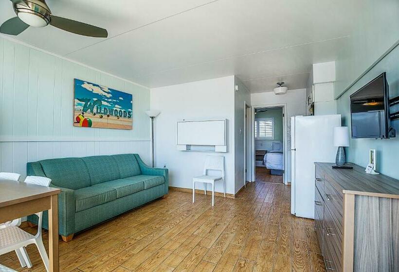 سوییت با چشم‌انداز دریا, Paradise Oceanfront Resort