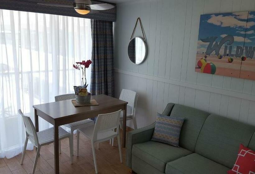 سوییت با چشم‌انداز دریا, Paradise Oceanfront Resort