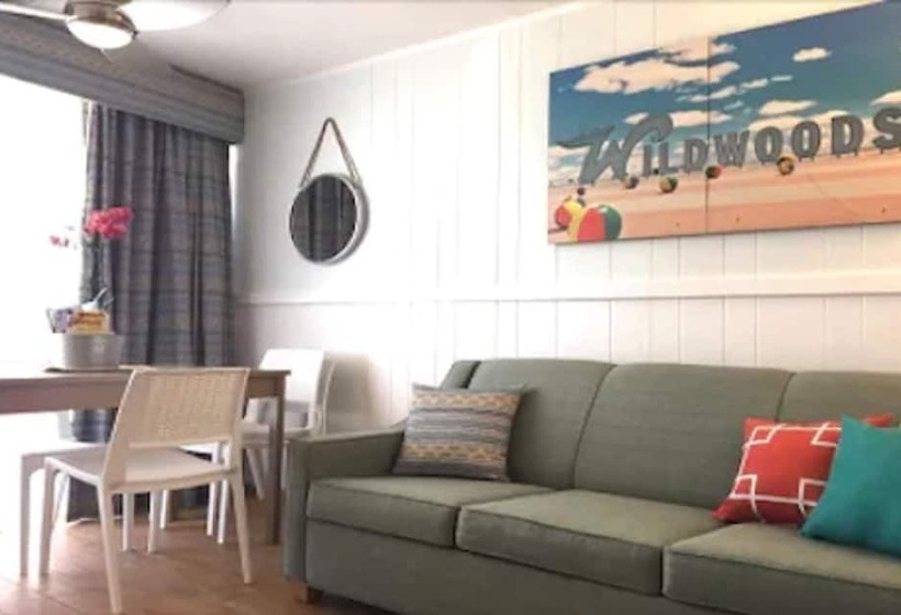سوییت خانوادگی, Paradise Oceanfront Resort