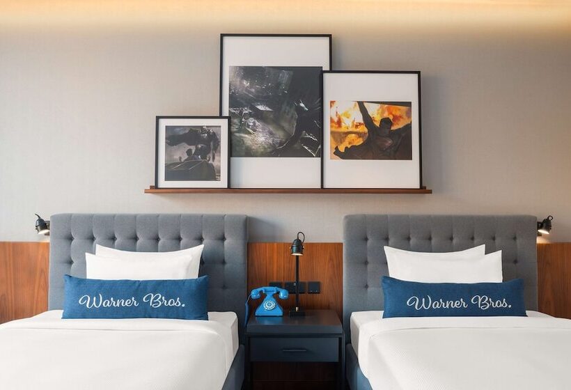 اتاق استاندارد با 2 تخت دوبل, The Wb Abu Dhabi, Curio Collection By Hilton