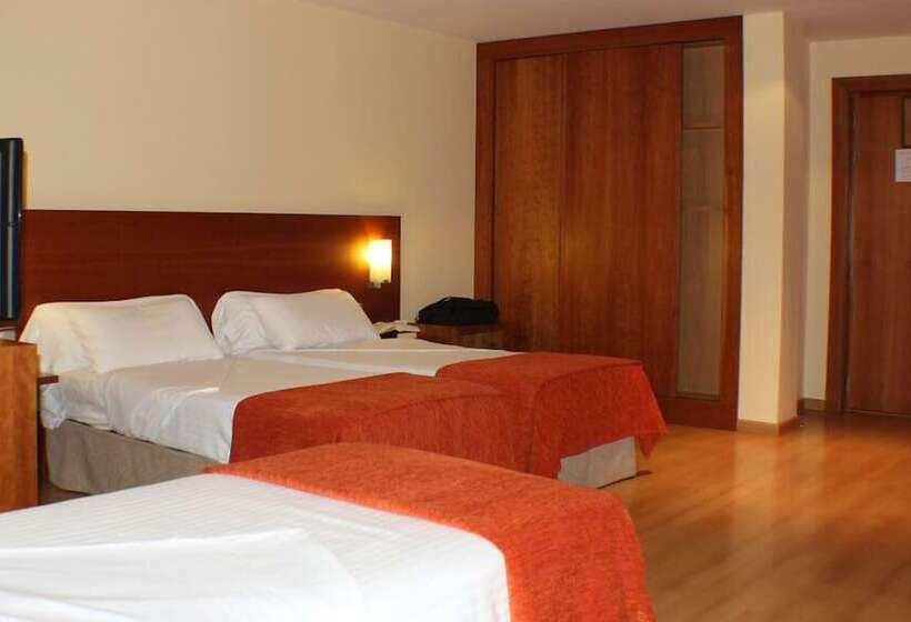 Standard Triple Room, Torre Monreal