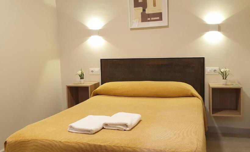 Standard Room Shared Bathroom, Pension Catedral