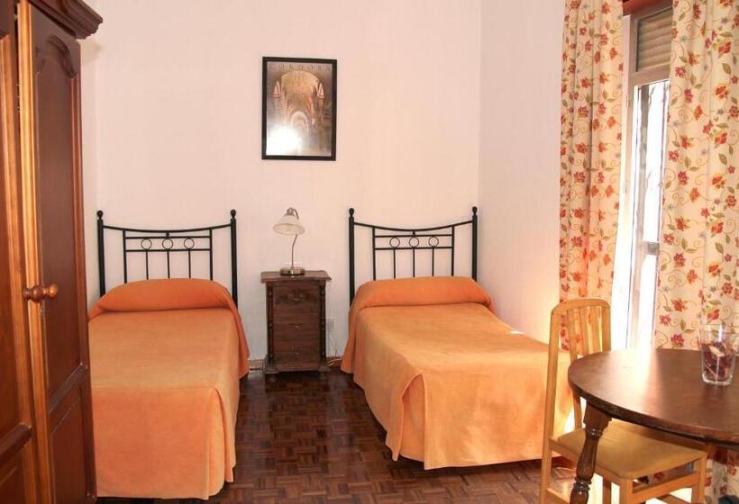 Family Room Shared Bathroom, Pension Catedral