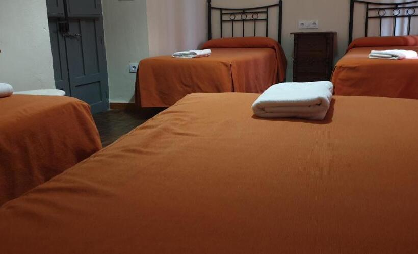 Family Room Shared Bathroom, Pension Catedral