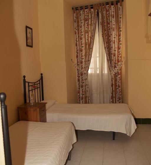 Standard Room Shared Bathroom, Pension Catedral