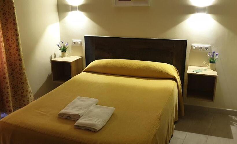 Standard Room, Pension Catedral