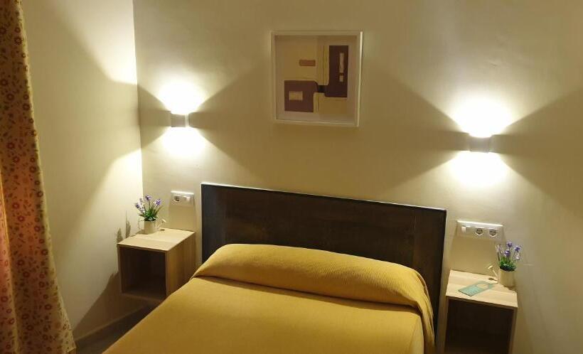 Standard Room, Pension Catedral