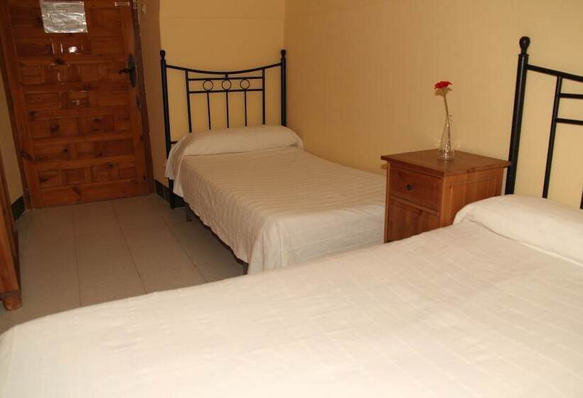 Standard Room Shared Bathroom, Pension Catedral