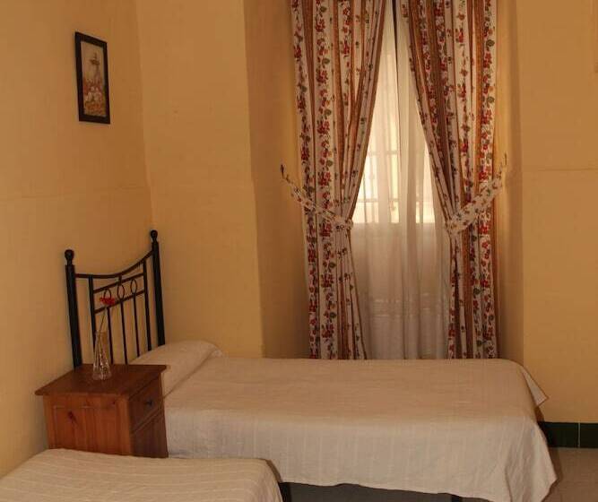 Standard Room Shared Bathroom, Pension Catedral