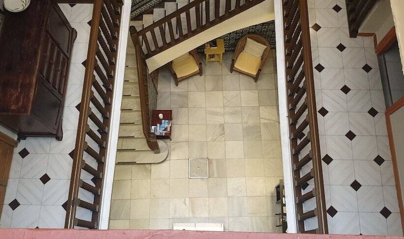 Ranzalı ve Ortak Banyo Kullanımlı Standart Oda, Pension Catedral