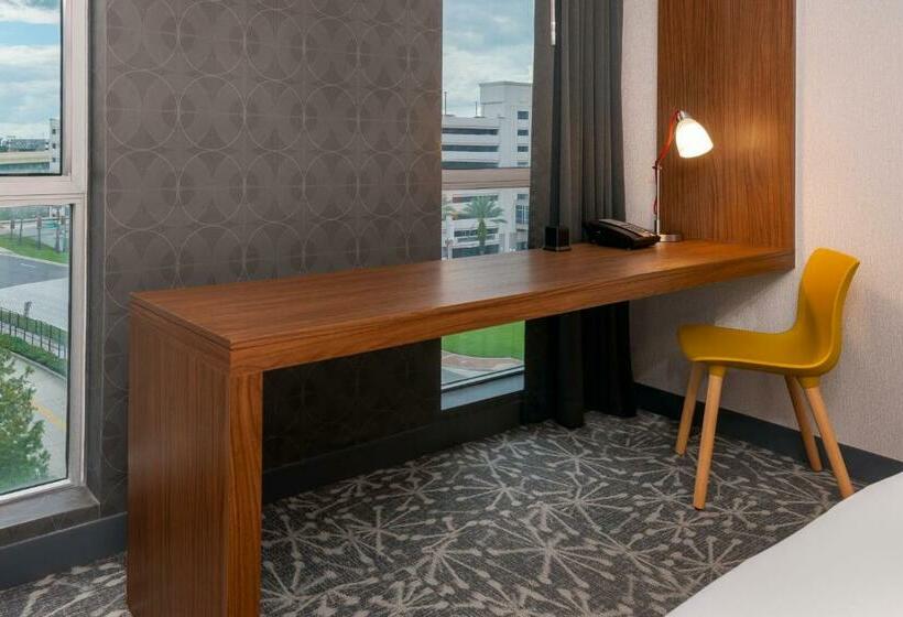 キングサイズベッドのスタンダードルーム, Aloft Orlando Downtown