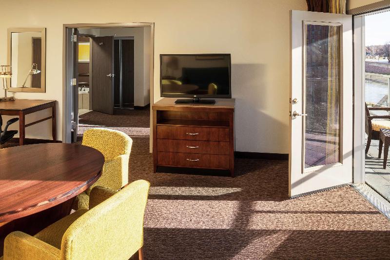 سوئیت با تخت بزرگ, Hilton Garden Inn Sioux Falls Downtown