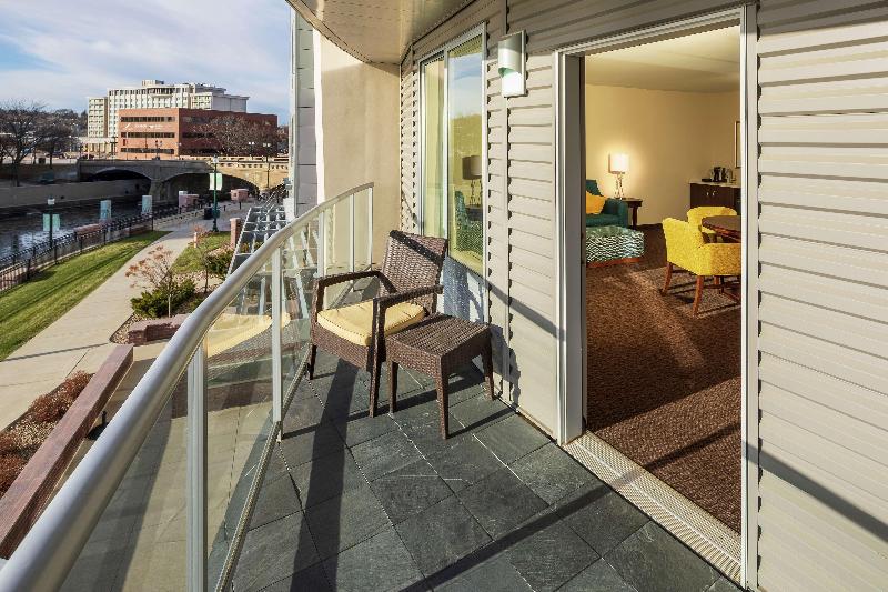 سوئیت با تخت بزرگ, Hilton Garden Inn Sioux Falls Downtown