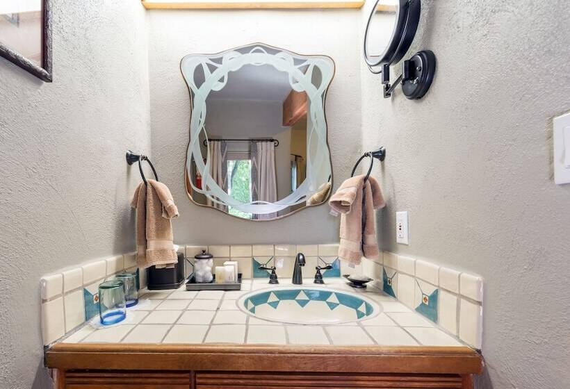 اتاق استاندارد با تخت دوبل, Inn On La Loma Plaza