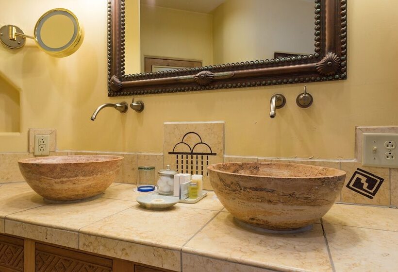 اتاق پنت هاوس, Inn On La Loma Plaza
