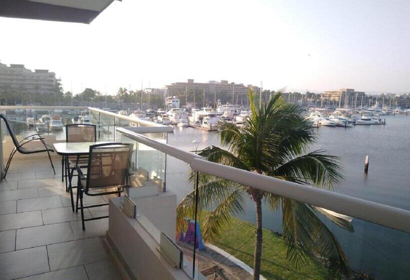 سوییت سوپریور, Marina Banderas Suites
