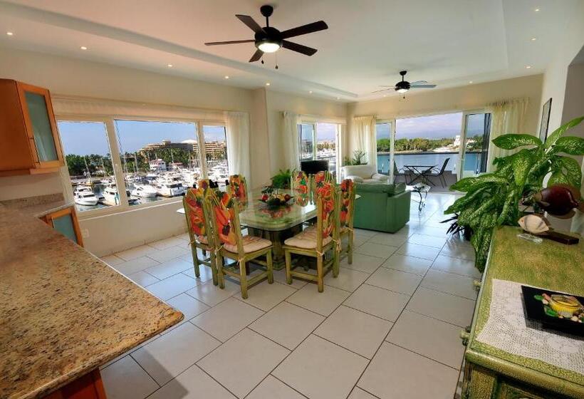 سوییت سوپریور, Marina Banderas Suites