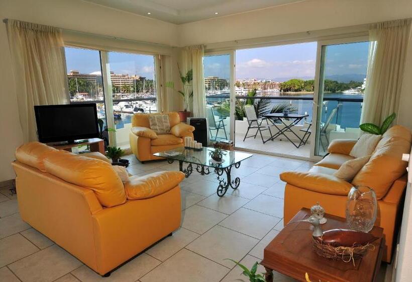 سوییت سوپریور, Marina Banderas Suites