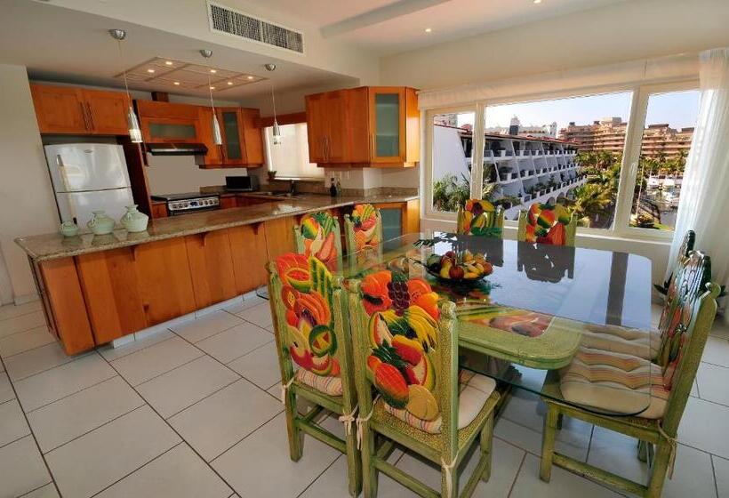 سوییت سوپریور, Marina Banderas Suites