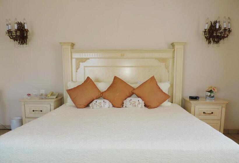 سوییت جونیور با بالکن, Marina Banderas Suites