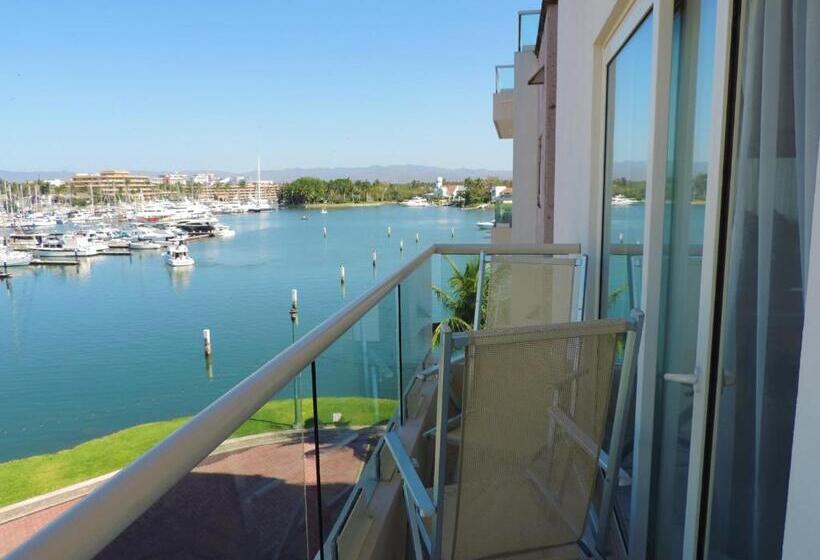 سوییت جونیور با بالکن, Marina Banderas Suites