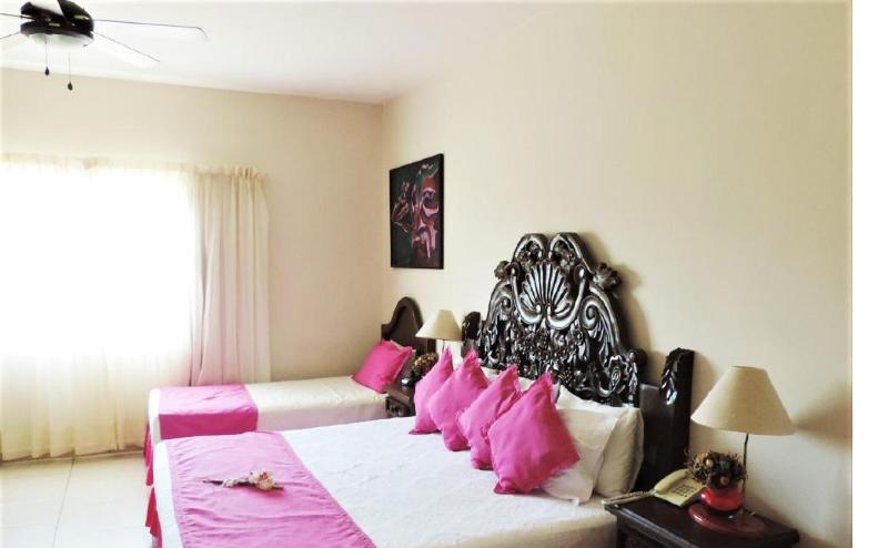 استودیوی استاندارد, Marina Banderas Suites