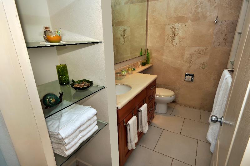 استودیوی استاندارد, Marina Banderas Suites