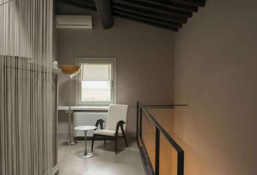 استودیوی لوکس, Riva Lofts Florence