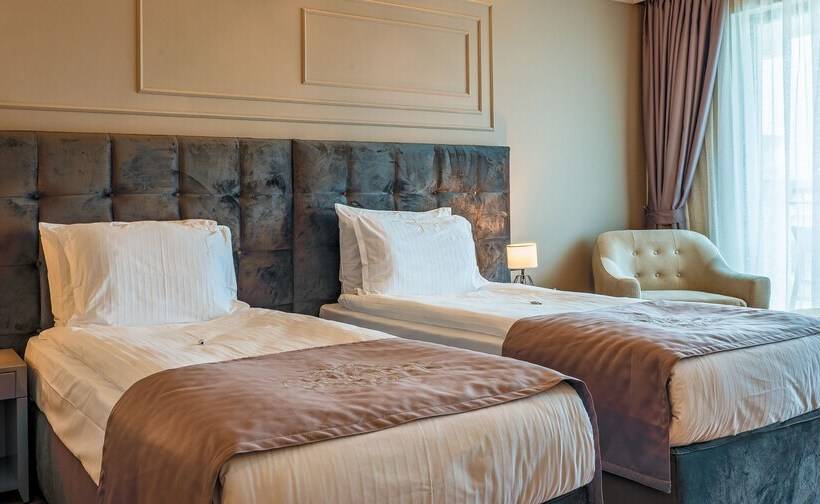 اتاق دلوکس با چشم‌انداز پارک, Casa Di Fiore Spa And Medical Hotel, Mineral Pools & Private Beach